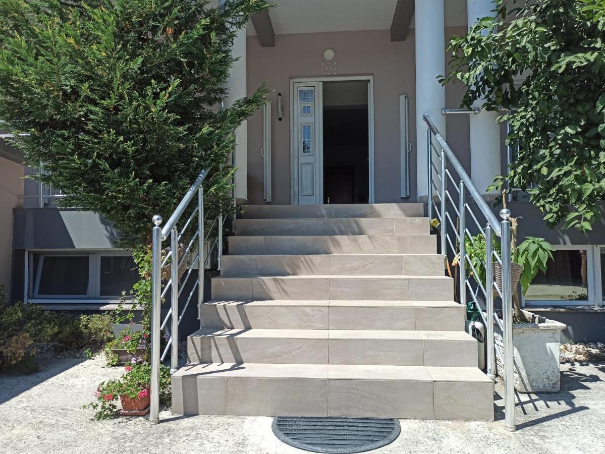 Apartment'S Meti Ulcinj Exterior photo